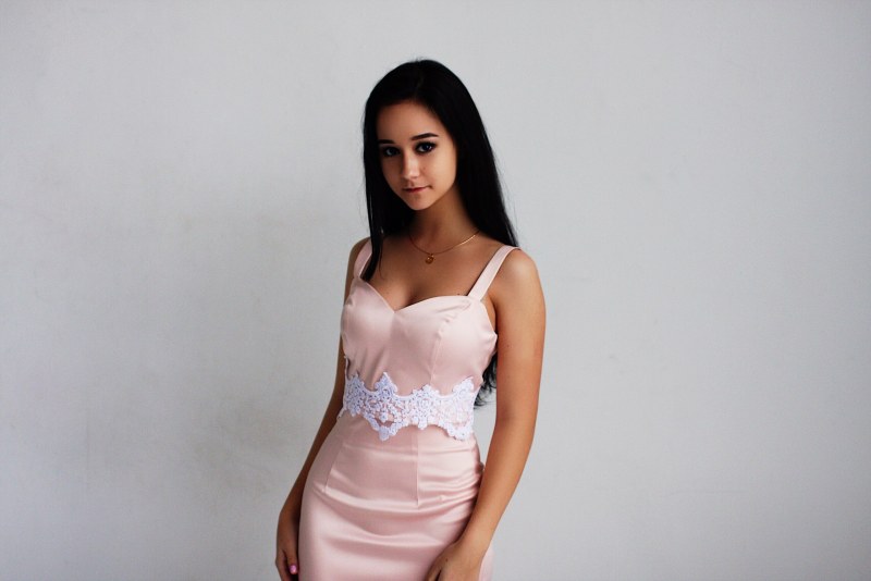 Passionate kisses in bed