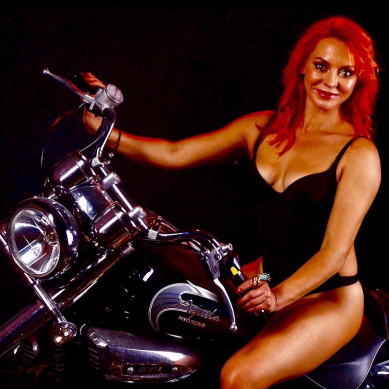 Ariel Piper in boobs shorts