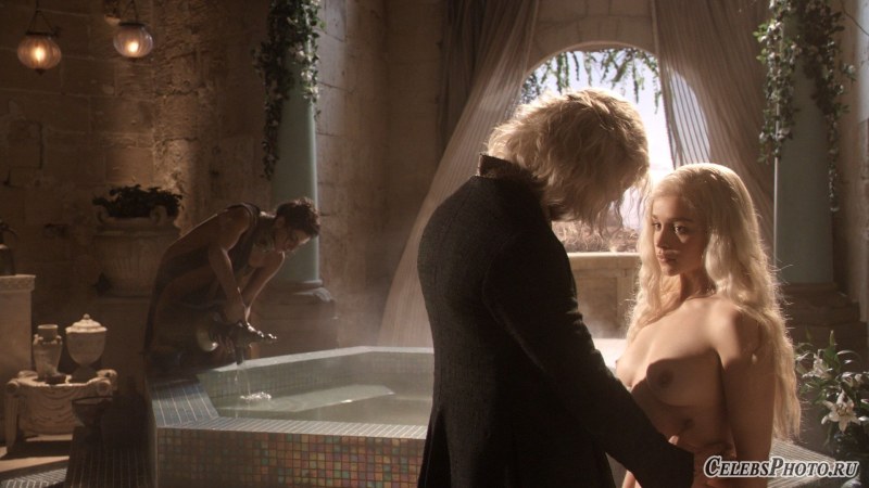 Emilia Clark Daenerys Nude
