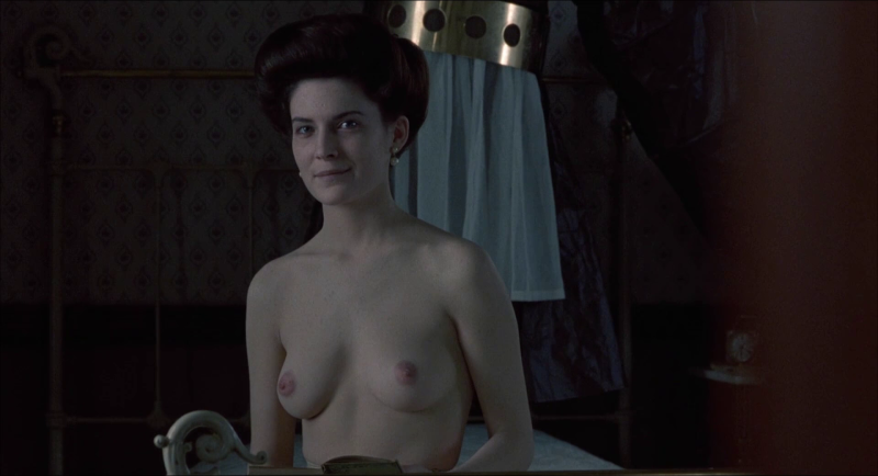 Larra Flyl Boyle Naked