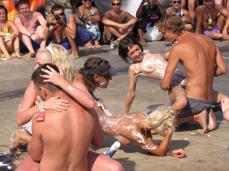 Erotic parties on the beach