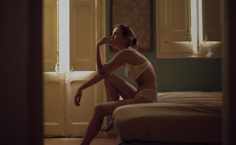 Eiza gonzalez bonjour