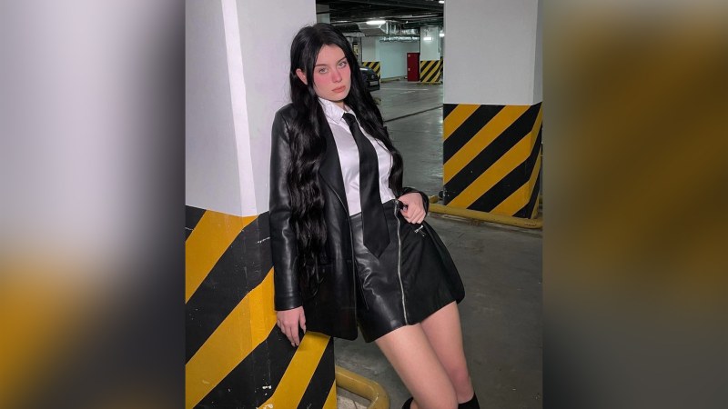 Girls with tattoo and drink