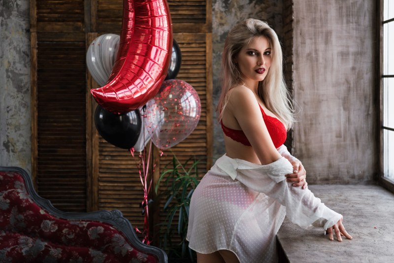 Alexandra Bortnich actress in a swimsuit