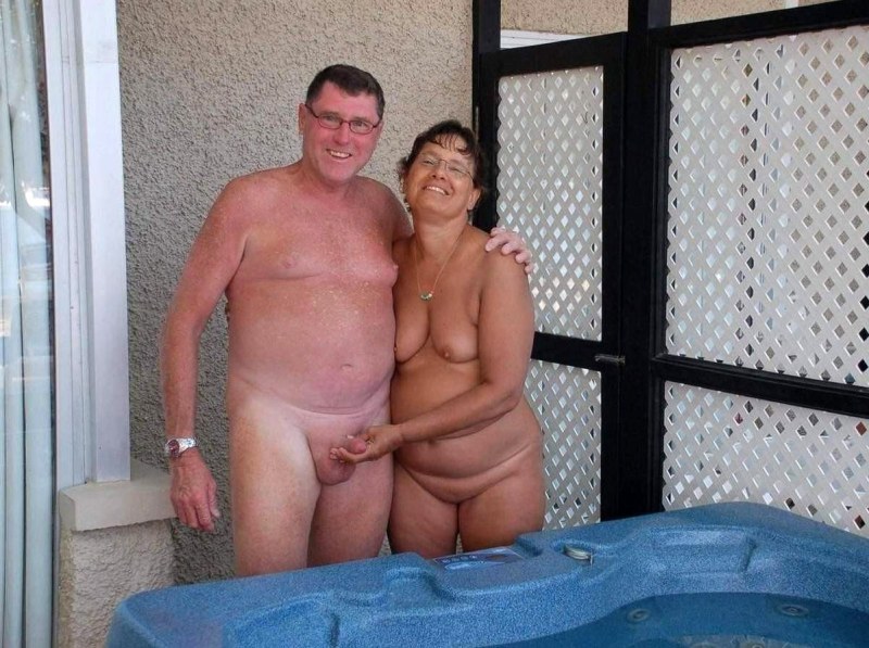 Naked women in a bathhouse with men