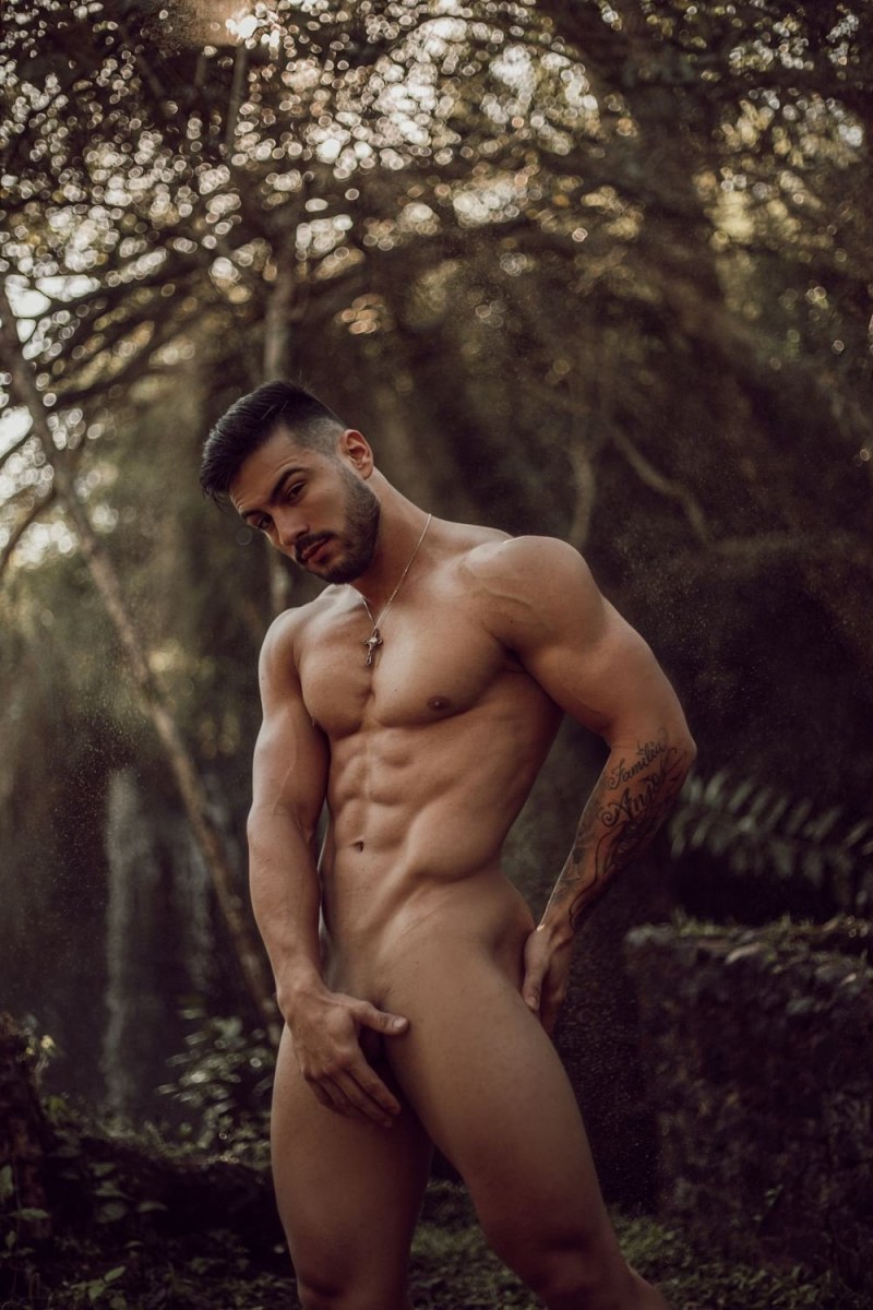 Beautiful pumped naked guys