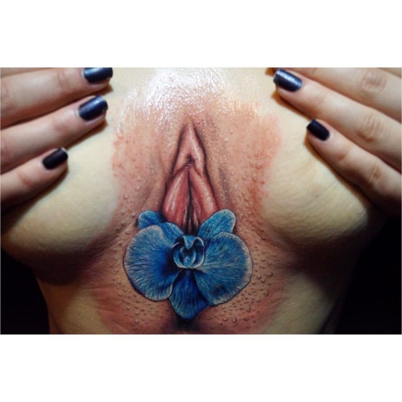 Tattoo butterfly in the hand of Old Skul