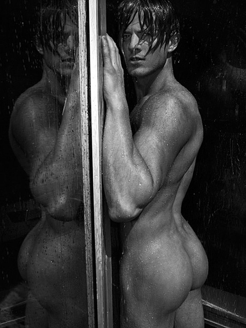 A man takes pictures erotic