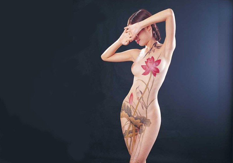 Beautiful drawings on a bare body