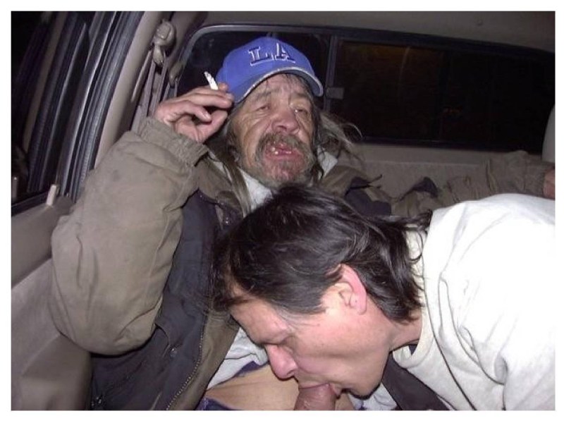 Red -haired sucked in the car