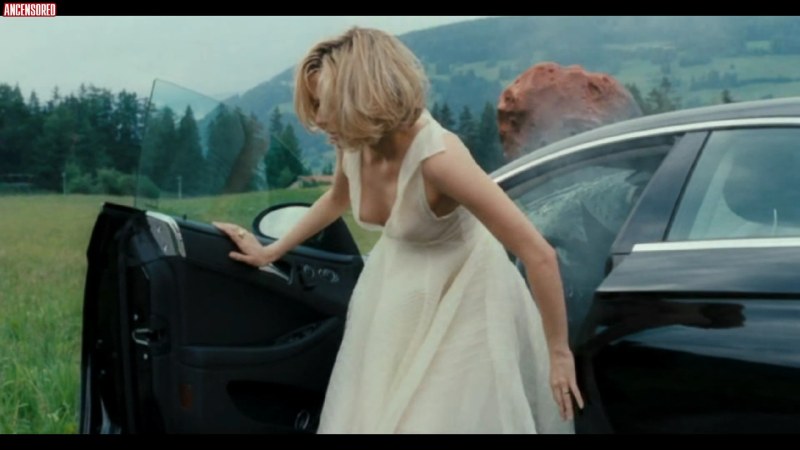 Laura Matamoros model