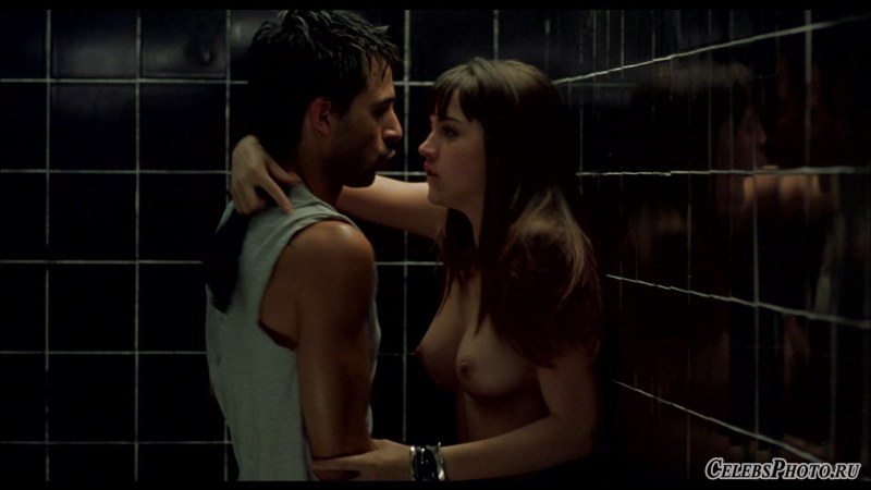 Anna de Armas naked in the film
