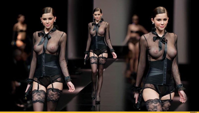 Miranda Kerr Naked Podium