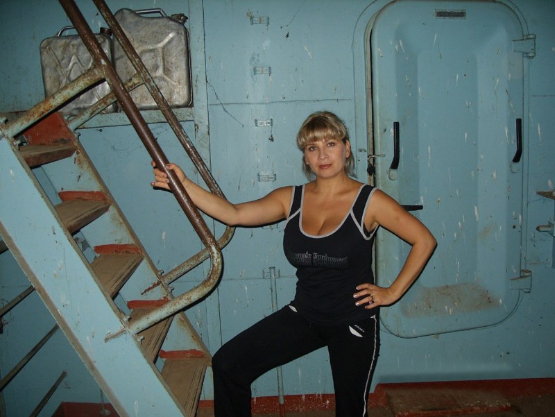 Gorgeous brunettes for cars