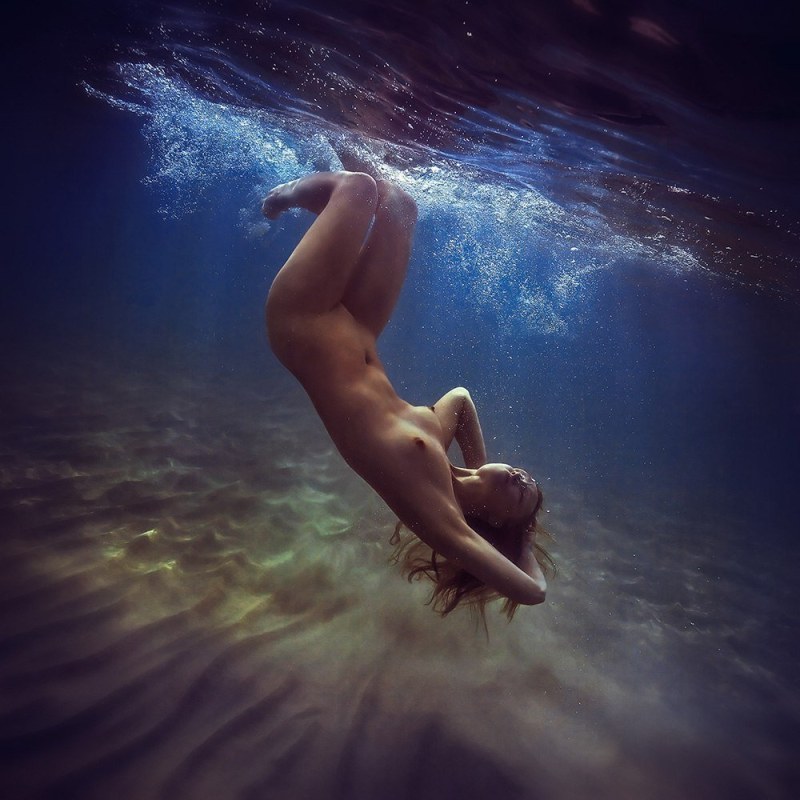 Girls underwater naked