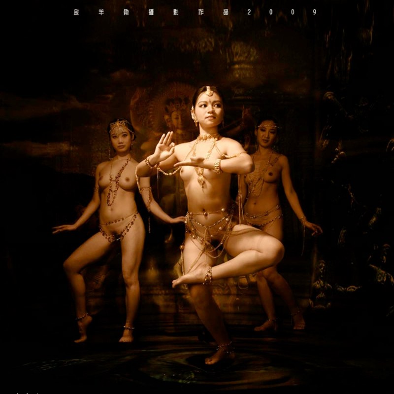 Naked Indian women are dancing