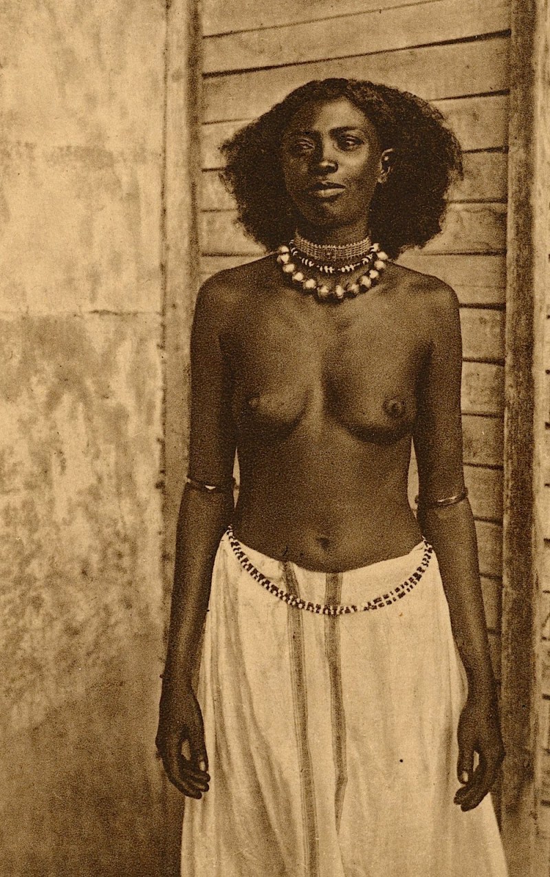 Naked black women slaves