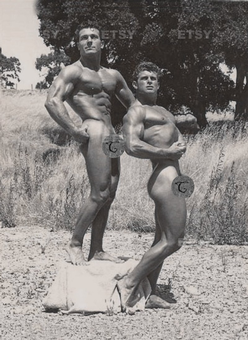 Naked women in front of the Germans