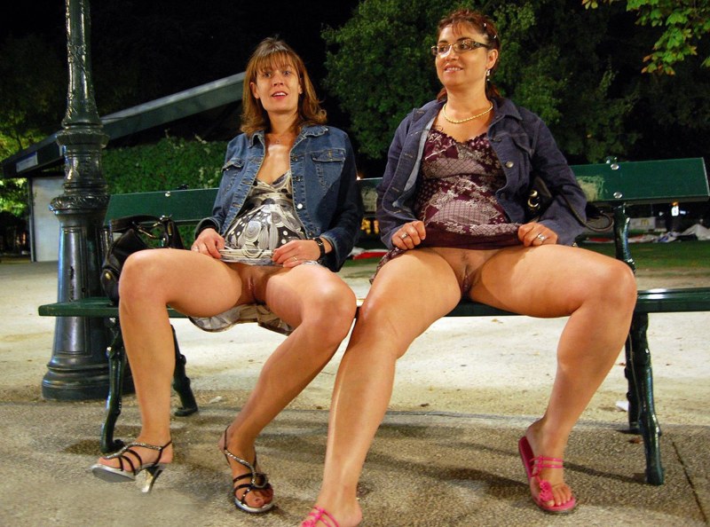 Mature in a car in a skirt without panties