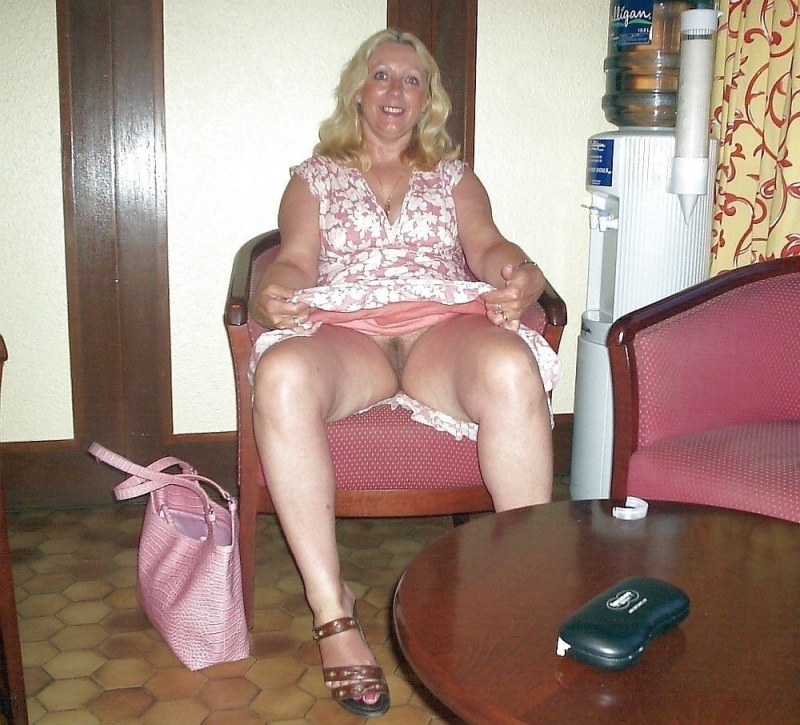 Mature in pantyhose without panties