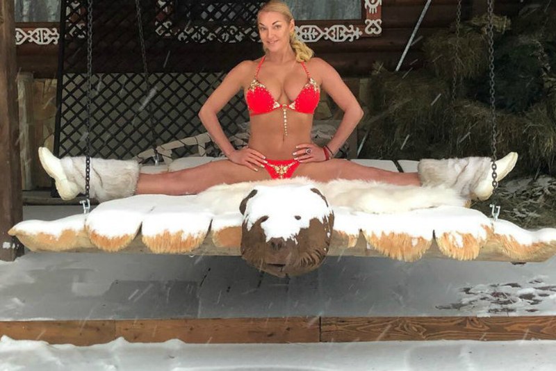 Sobchak and Volochkova in the sauna