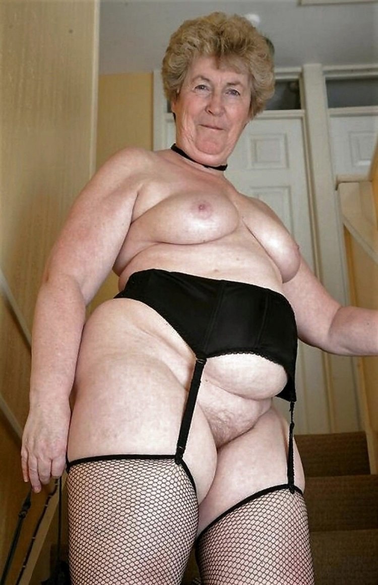 Naked magnificent ladies in pantalons