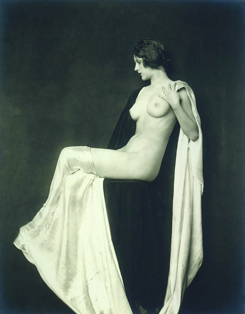 Naked women in the past