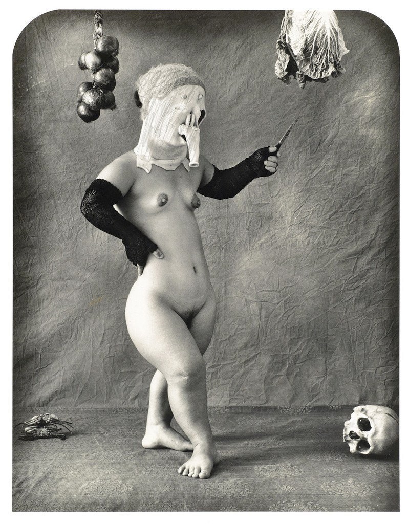 Naked pregnant women posing in the storm