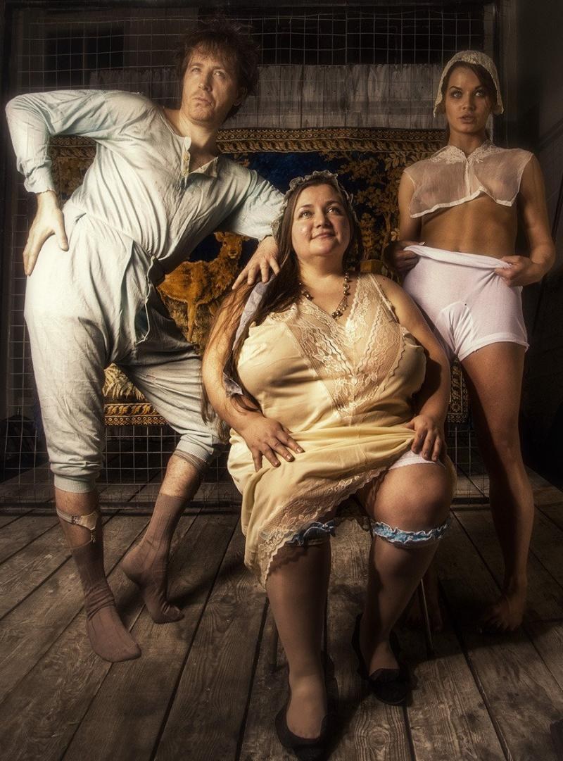 Older women in pantalons