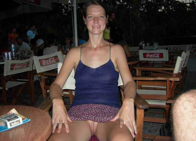 Walks along the street without panties