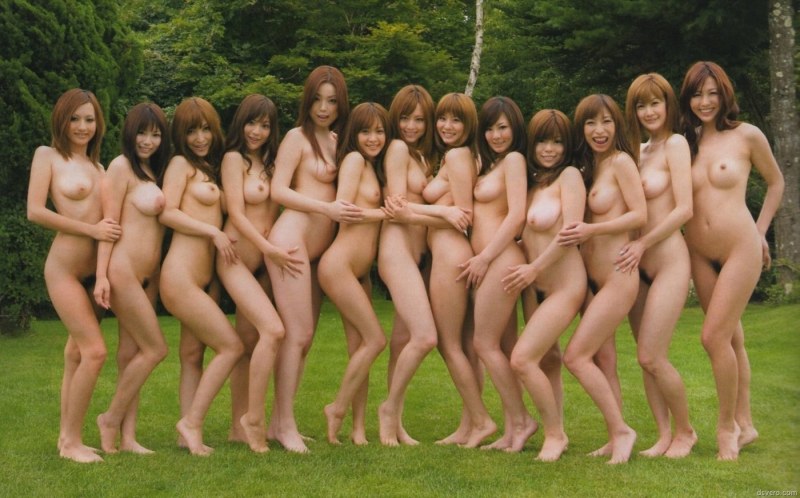 Several naked Japanese women