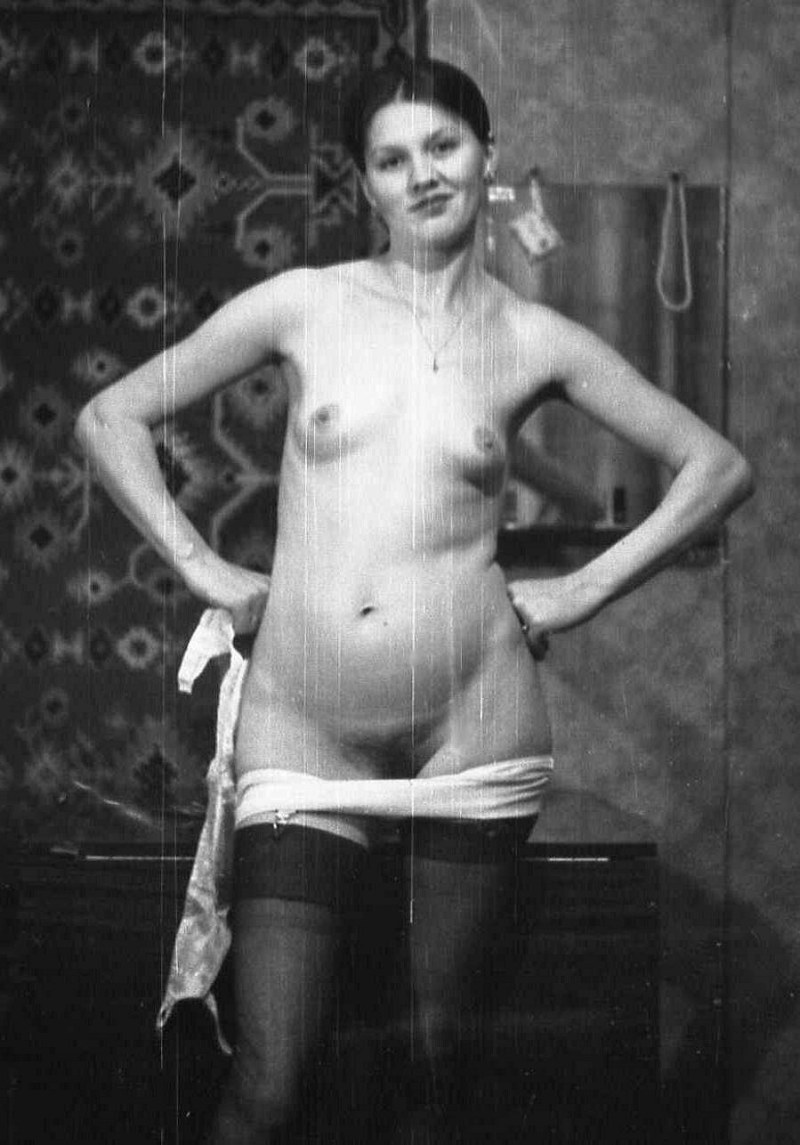 Old naked women retro