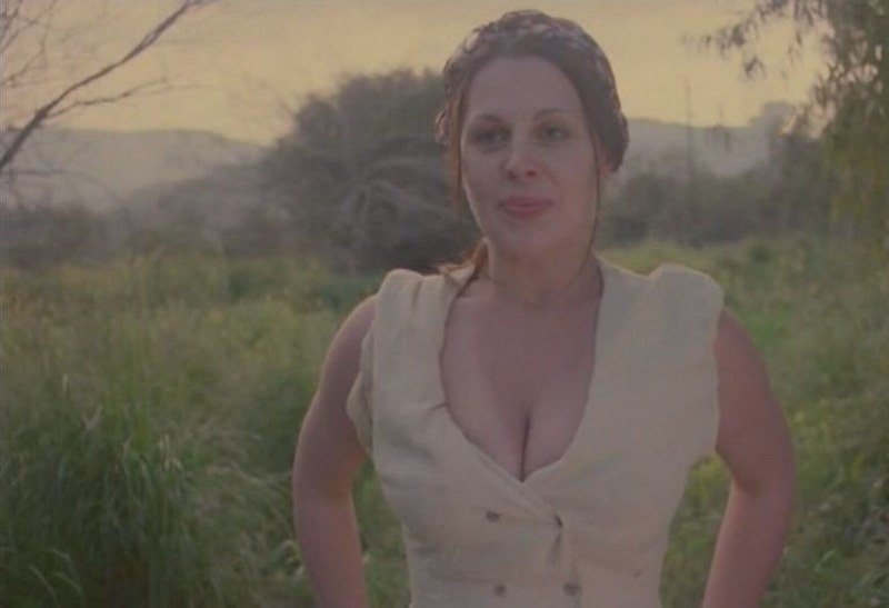 Irina Nizina opened the vagina