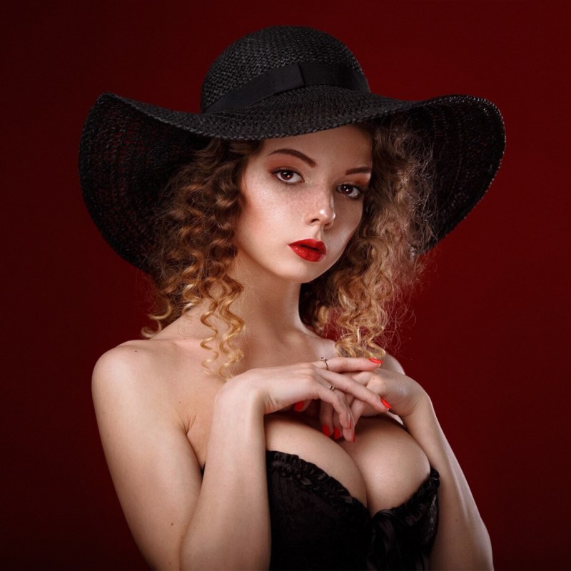 Naked actress Molly Ringuold