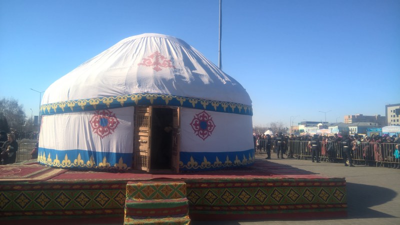 Square yurt