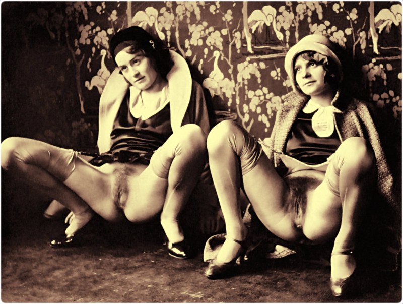 Retro naked women pornography