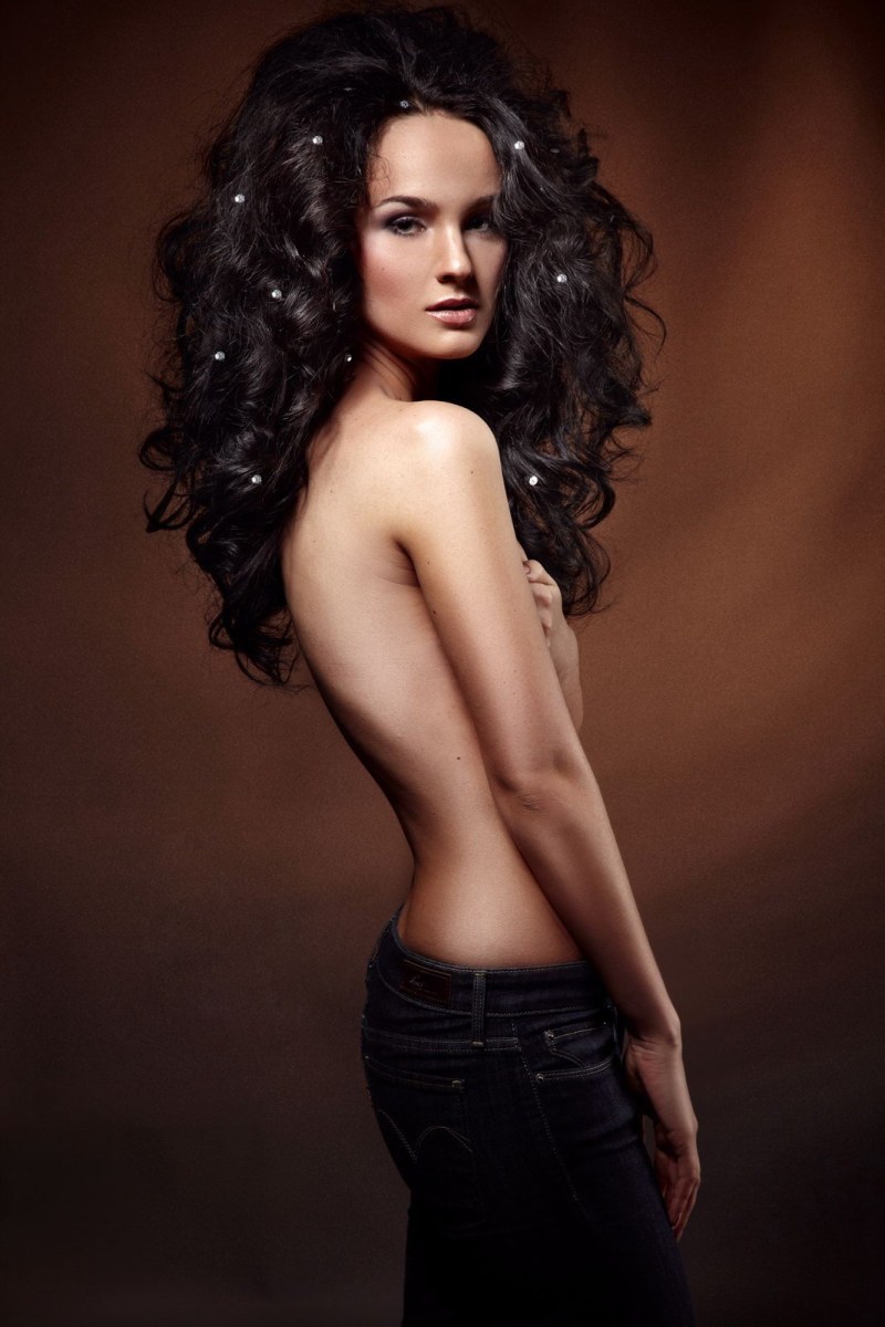 Nude model Julia Damia