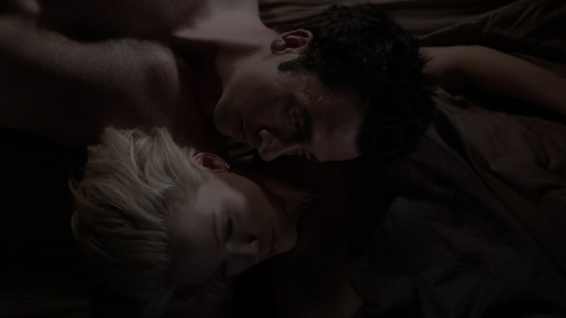 Kathleen Robertson Tits