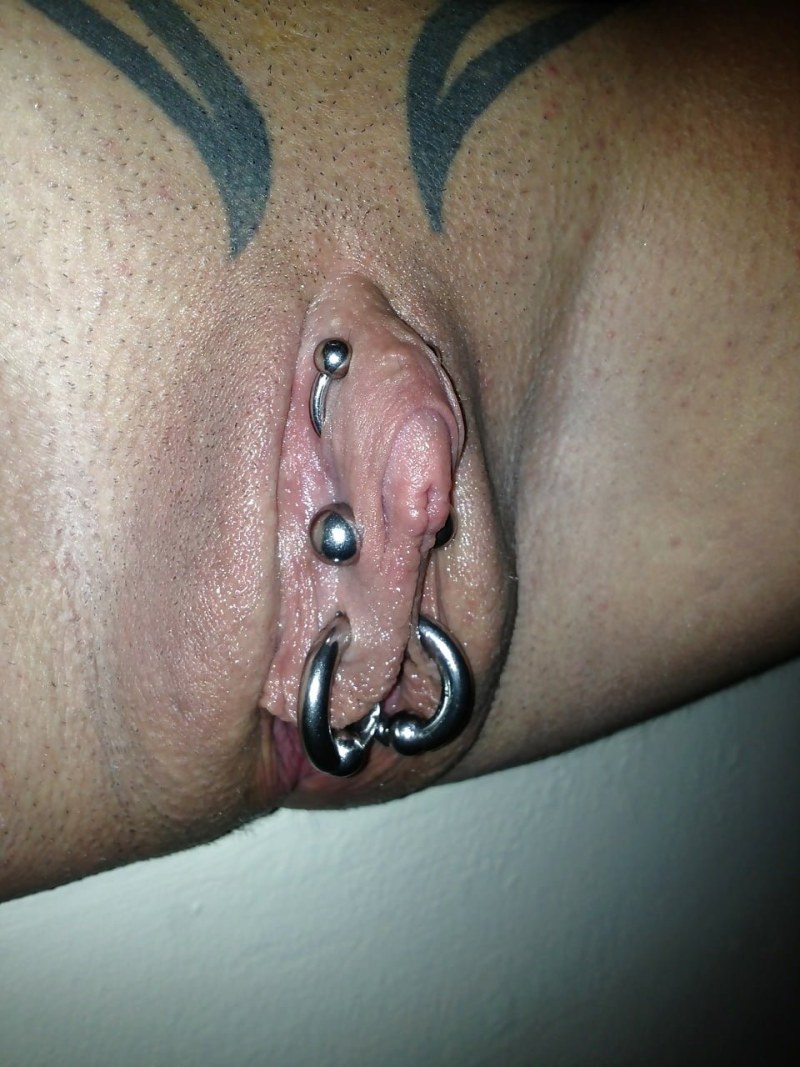 Extreme vagina piercing