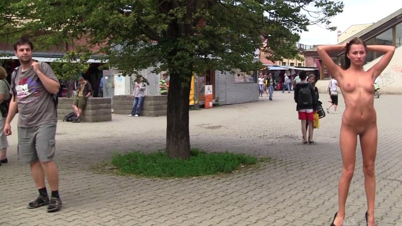 The girl undressed to the dispute