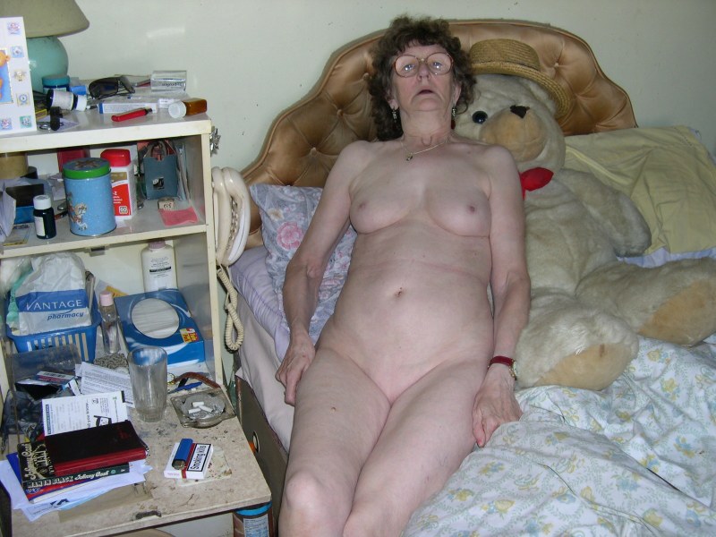 Naked full elderly women