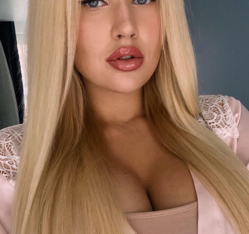 Valeria singer Maxim