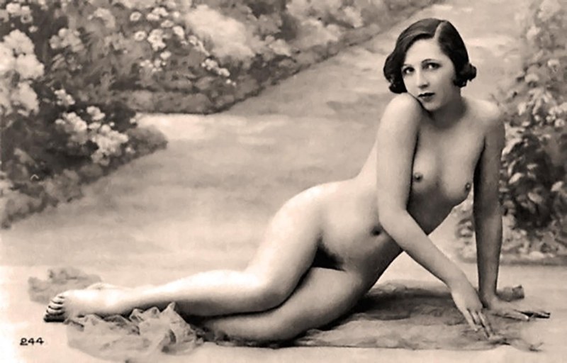 Vintage naked women