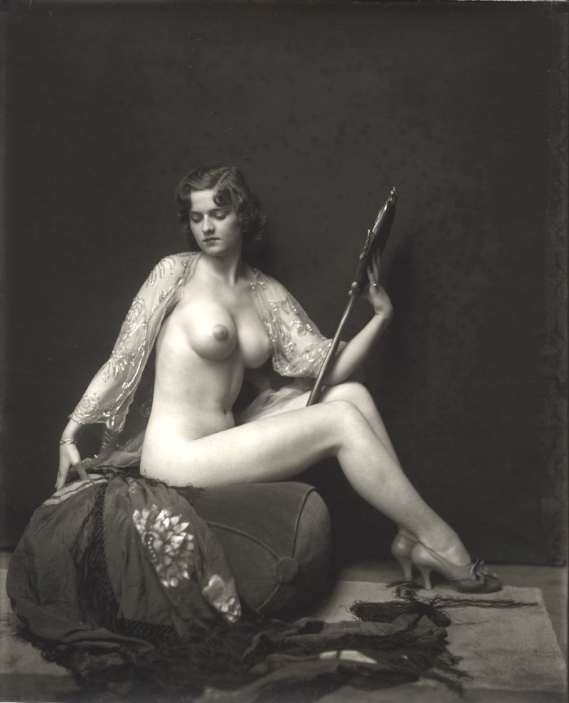 Naked women of the twentieth century