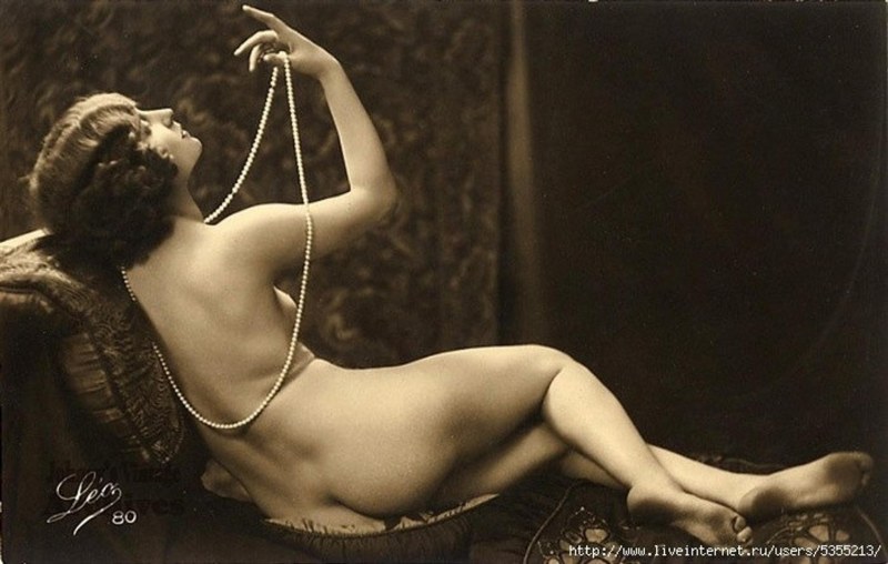 Vintage naked women