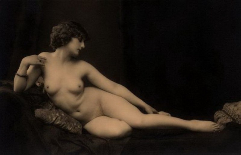 Naked women of the 19th century