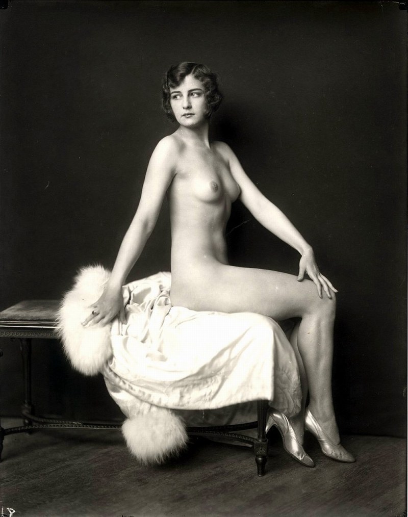 Naked women in the past