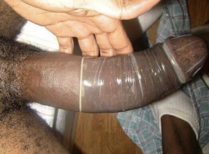 Negro finished in a condom
