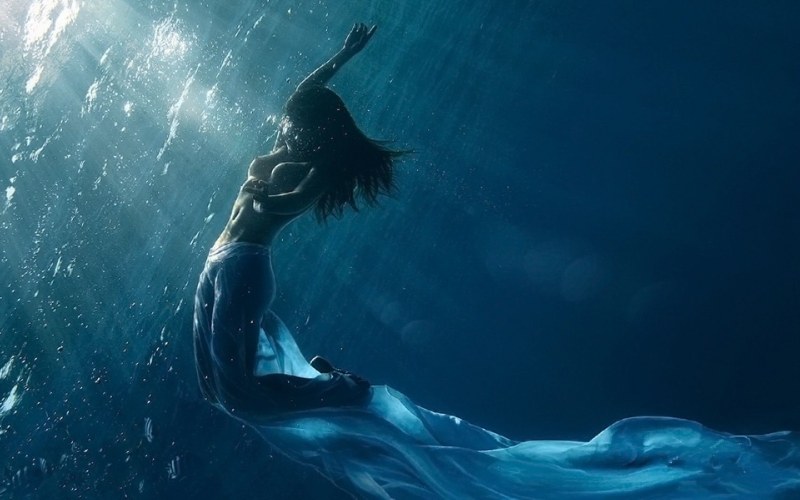 Girl under water