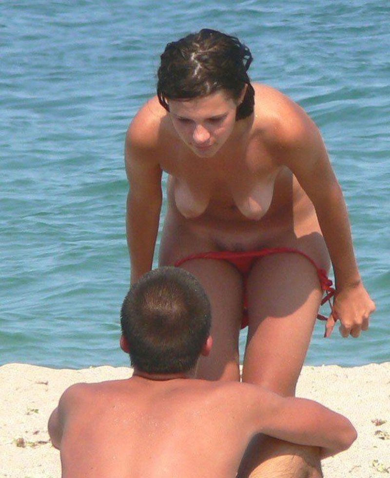 Girls change their panties on the beach